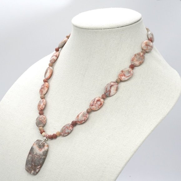 Necklace with matching bracelet. - Picture 4 of 6